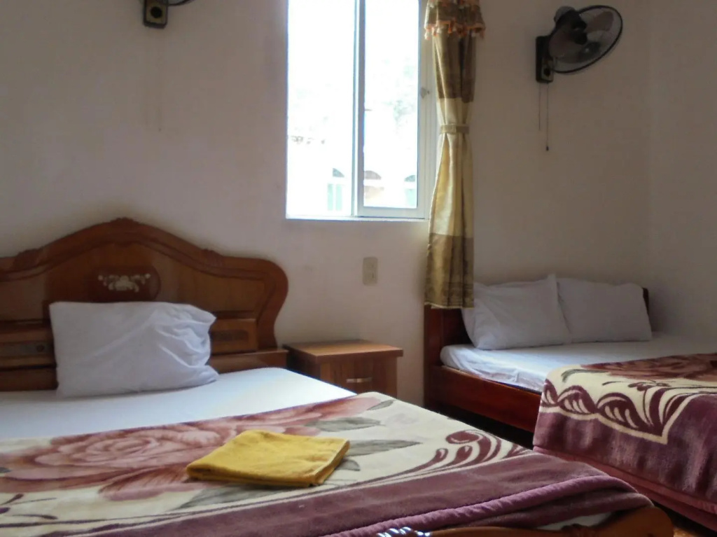 Standard Triple room