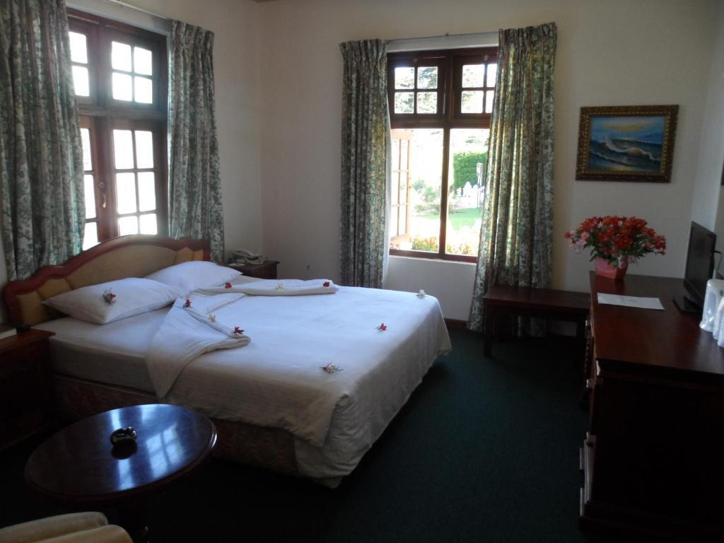 Alpine Hotel