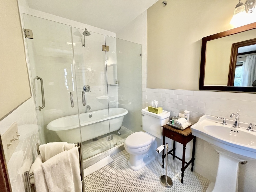 Dartmouth House Inn