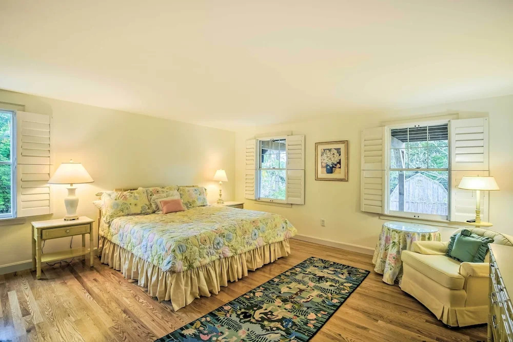 1/2 Mi to Beach: Hyannis Port Gem w/ BBQ & Views — фото 2