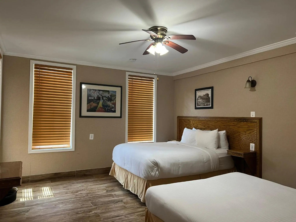 District Hotel — 5