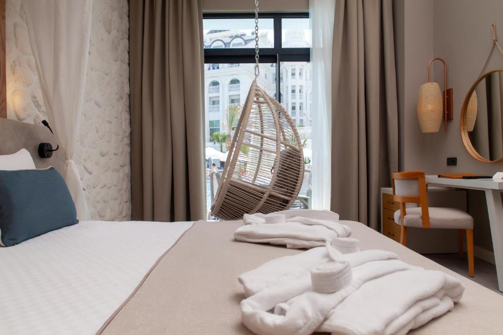 Двухместный номер Standard с видом на бассейн двуспальная кровать в Side Royal Style Hotel