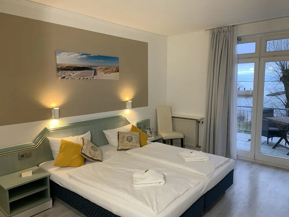Comfort Double room with balcony and with sea view (full double bed)