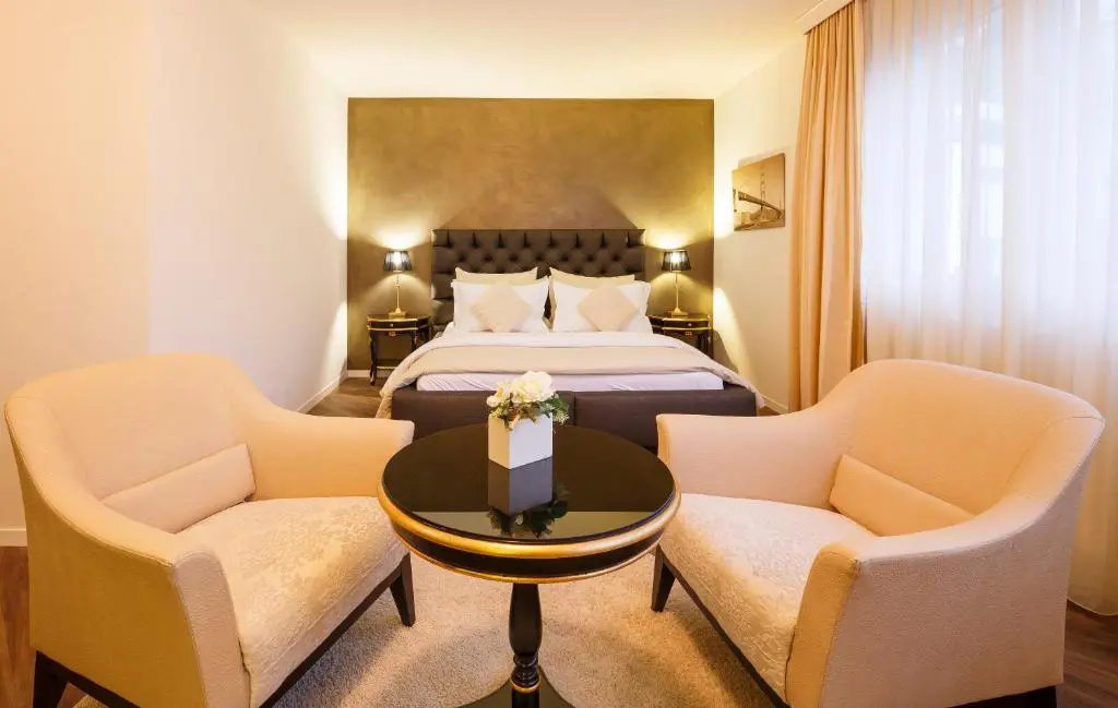 Business Hotel First - Chambres