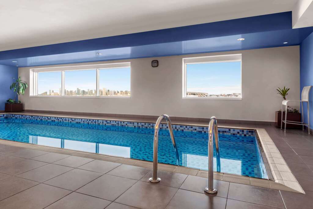 Ramada Hotel Dubai бассейн