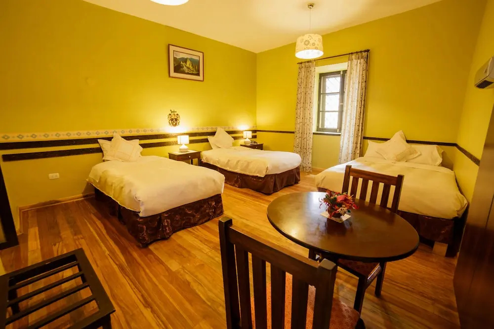 Yabar Hotel Plaza - Chambres