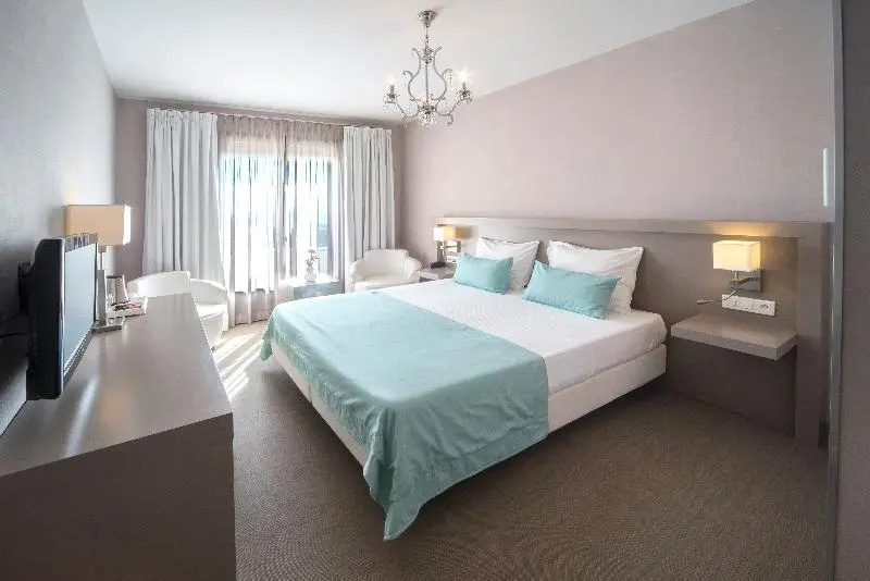 Classic Double room with garden view (full double bed)