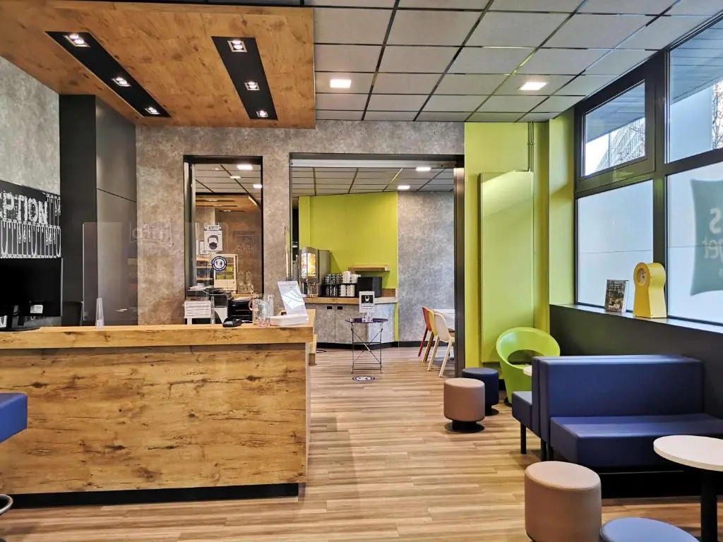 Lobby & Reception