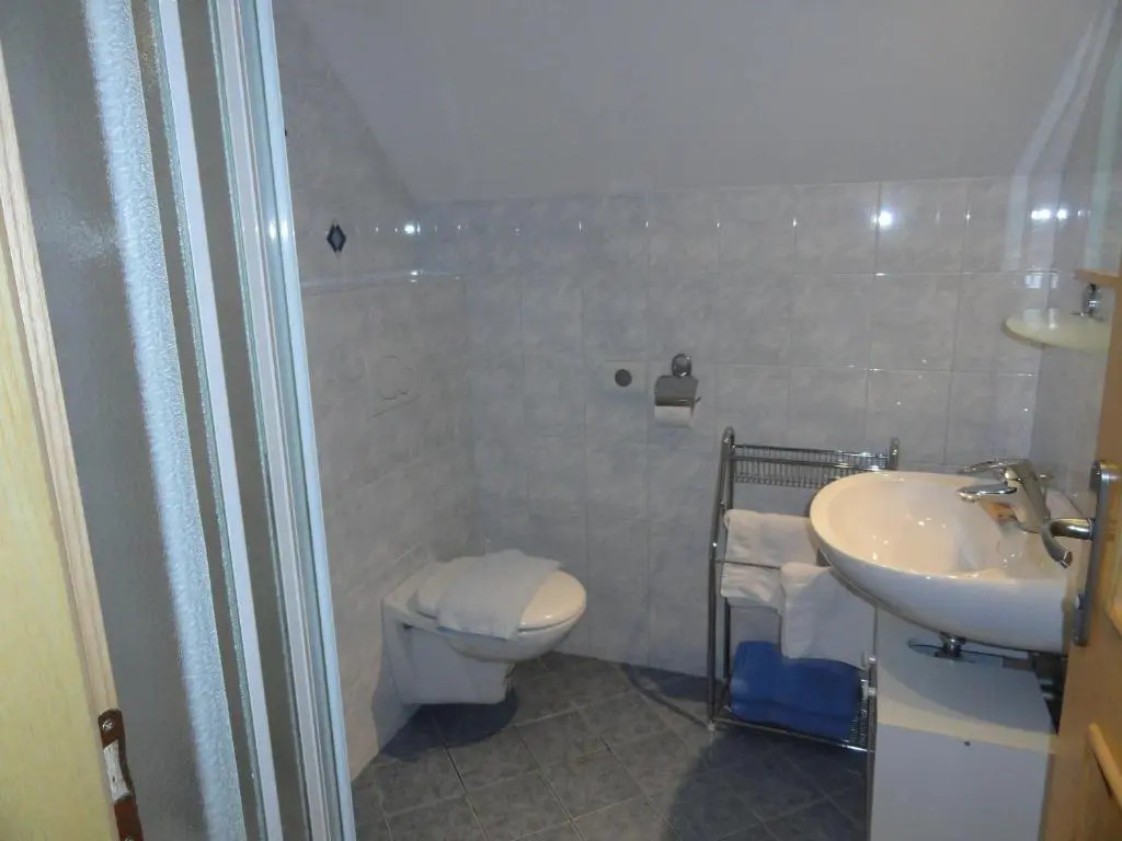 一間一臥室地下室公寓