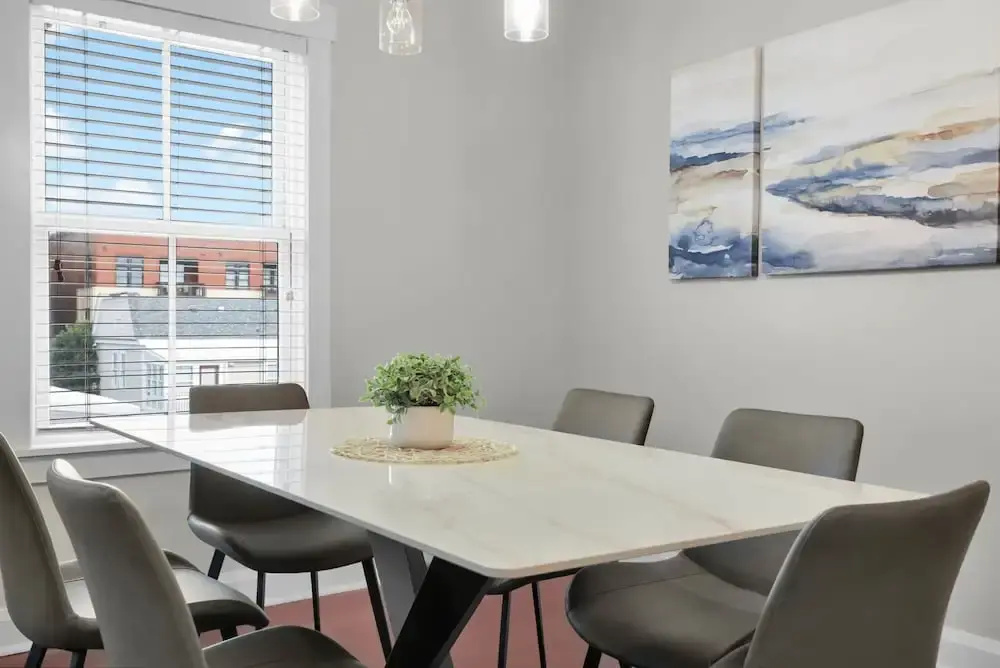 3 Bedrooms Apartment