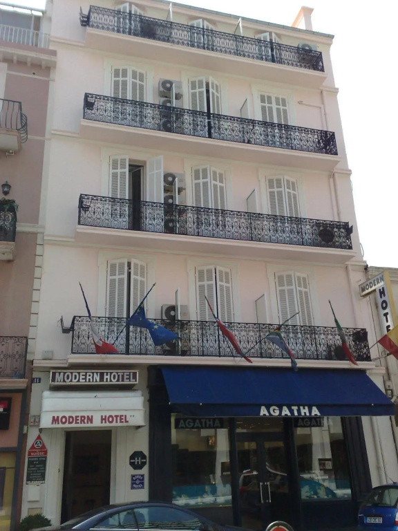 Naomi Cannes