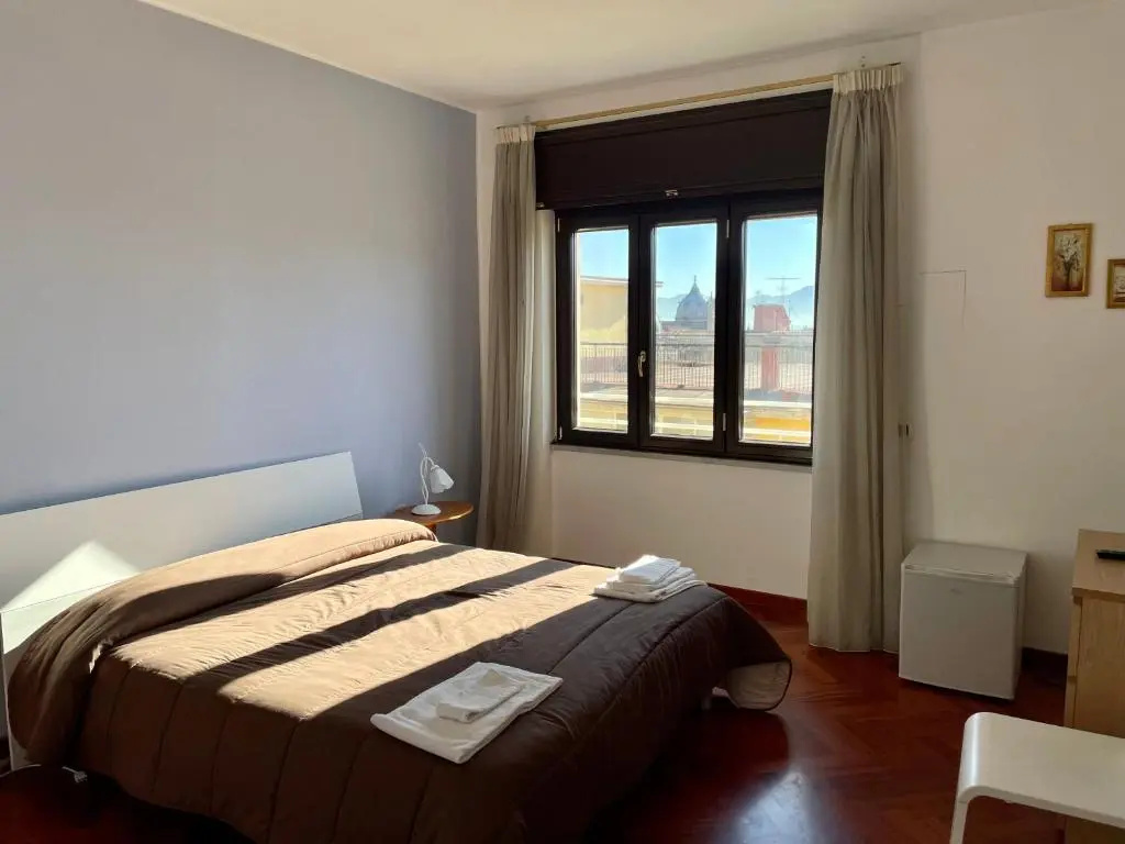 Deluxe Double room (full double bed)
