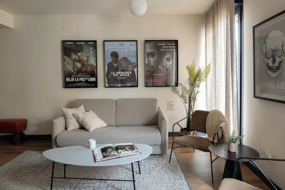 2 Bedrooms Apartment