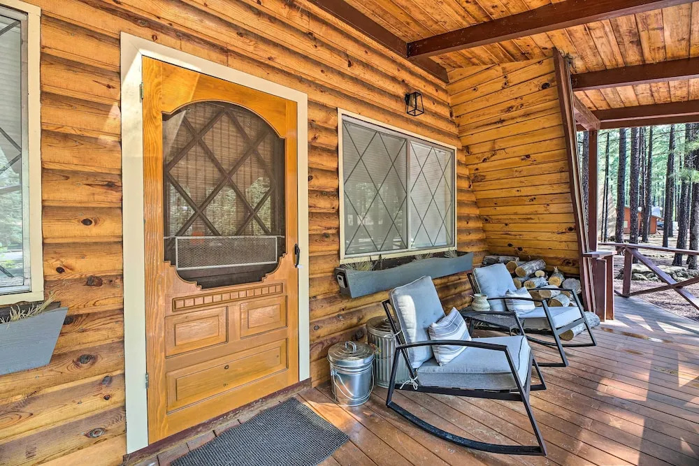 A-frame Pinetop Lakeside Cabin Under the Pines!