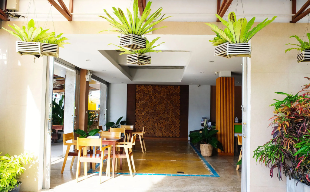 Lobby & Reception