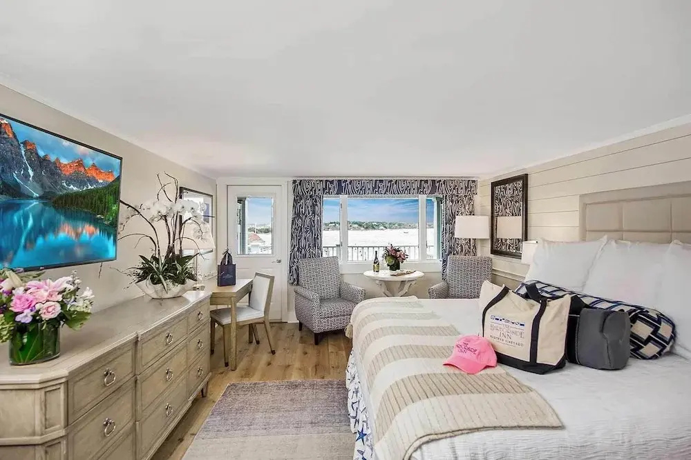 Grand Double room with balcony (full double bed)