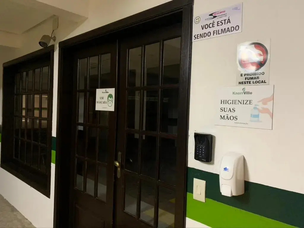 Ap Gramado Knorrville - 2 dorm com lareira, calefação e sacada