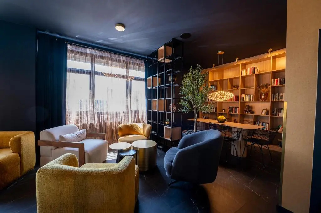 Lobby & Reception
