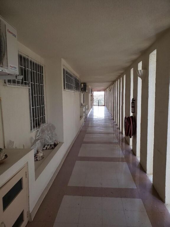 Отель Golden View Apartments в Хоултауне