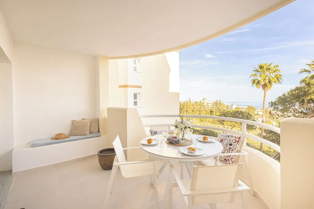 Calahonda Elegance With Pool And Sea View