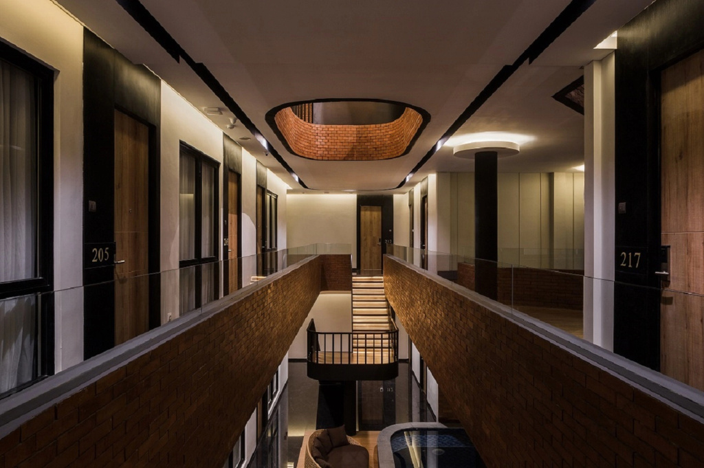 Lobby & Reception