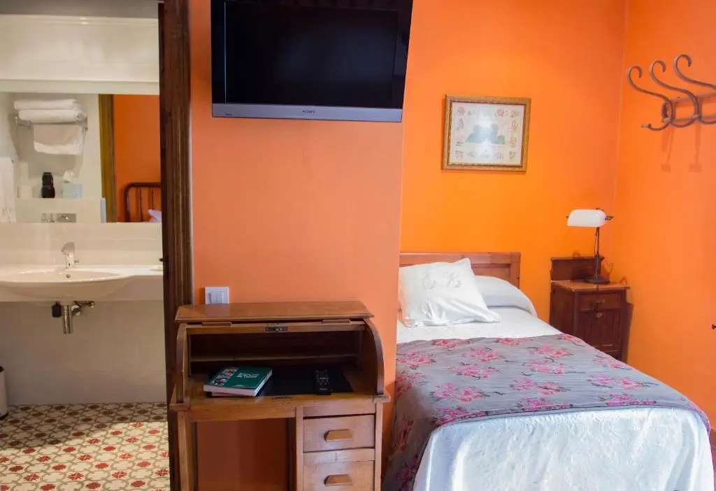 Standard Triple room with view