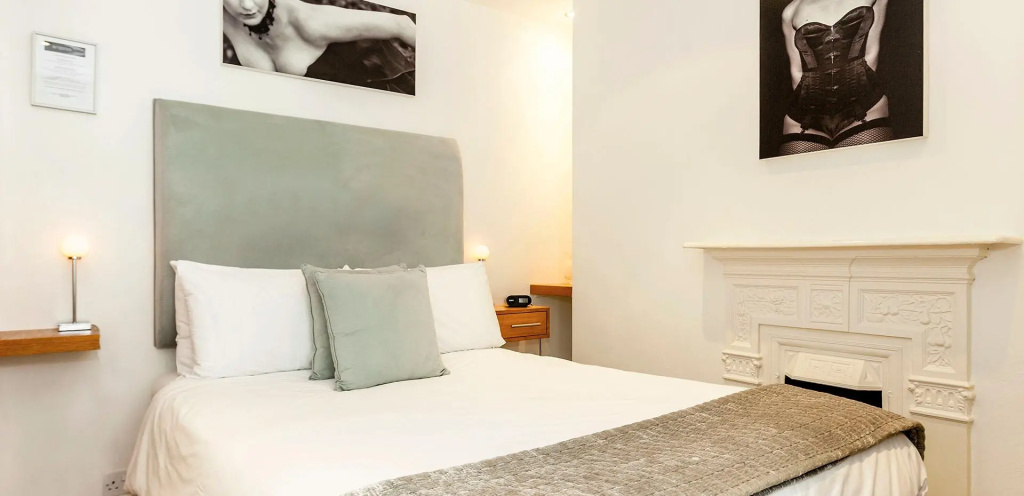 Standard Double room (full double bed)