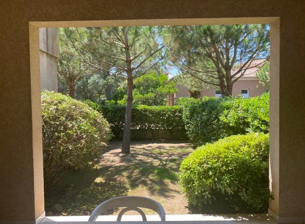 Apartment with garden view