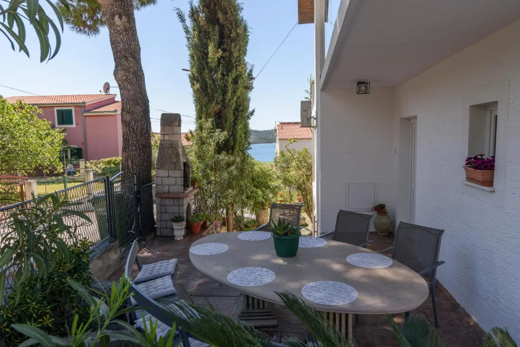 House with a sea view with private parking - Okrug Gornji