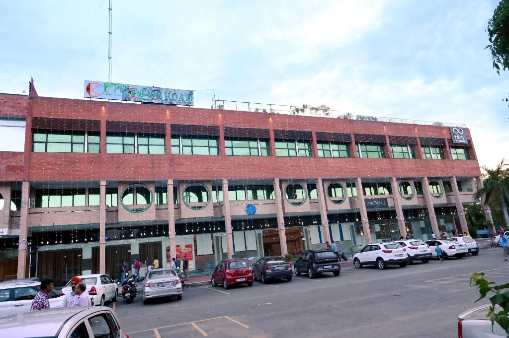 OYO 657 Hotel K C Cross Road — 3