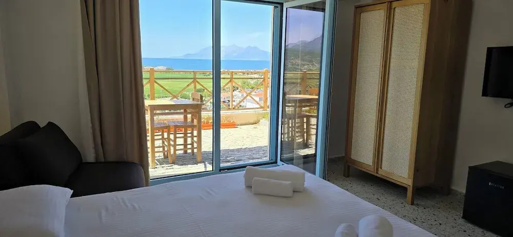 Standard Double room with sea view (full double bed)