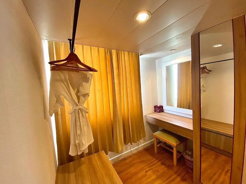 Thong Tarin Hotel - Chambres
