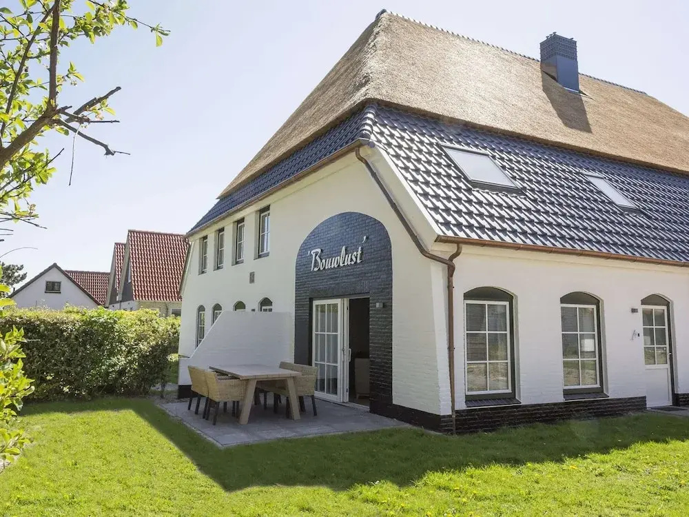 Apartment in De Cocksdorp With Garden