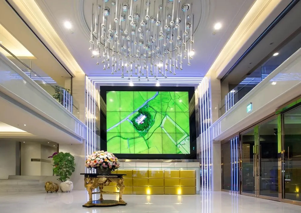 Lobby & Reception