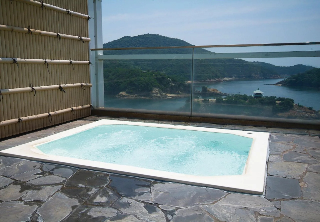 Tomo Seaside Hotel