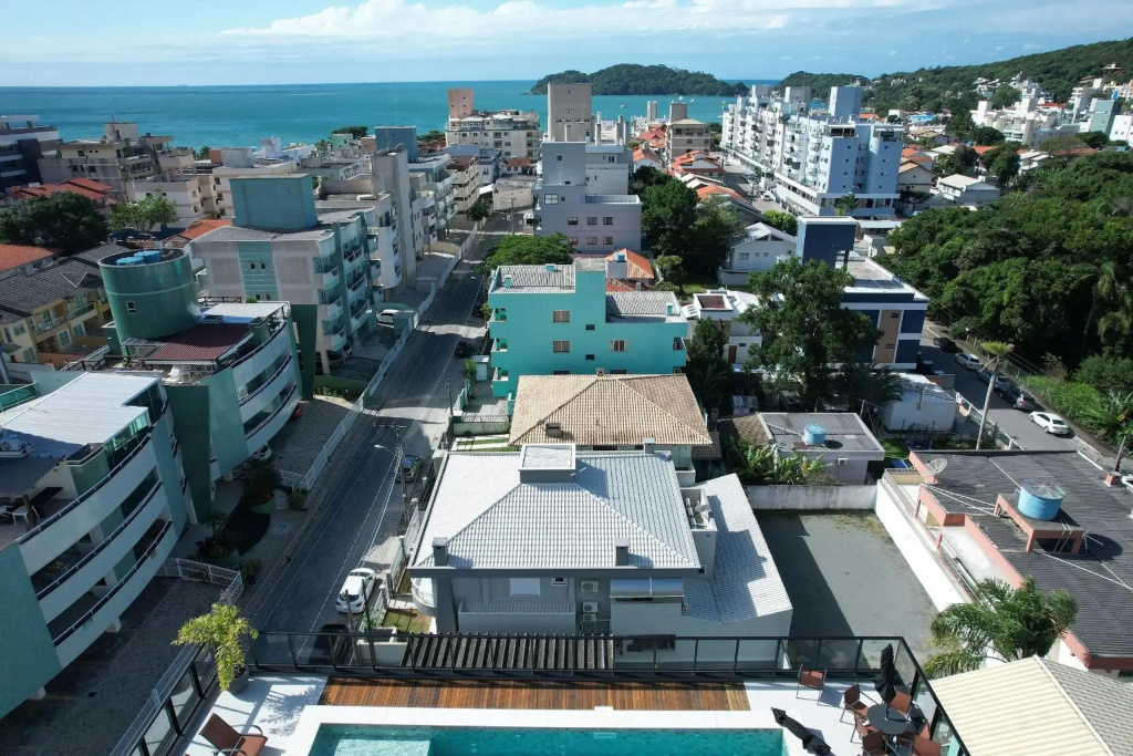 Adra 301 - Apartamento no centro de Bombinhas - Rooftop com piscina e academia - À poucos metros da praia