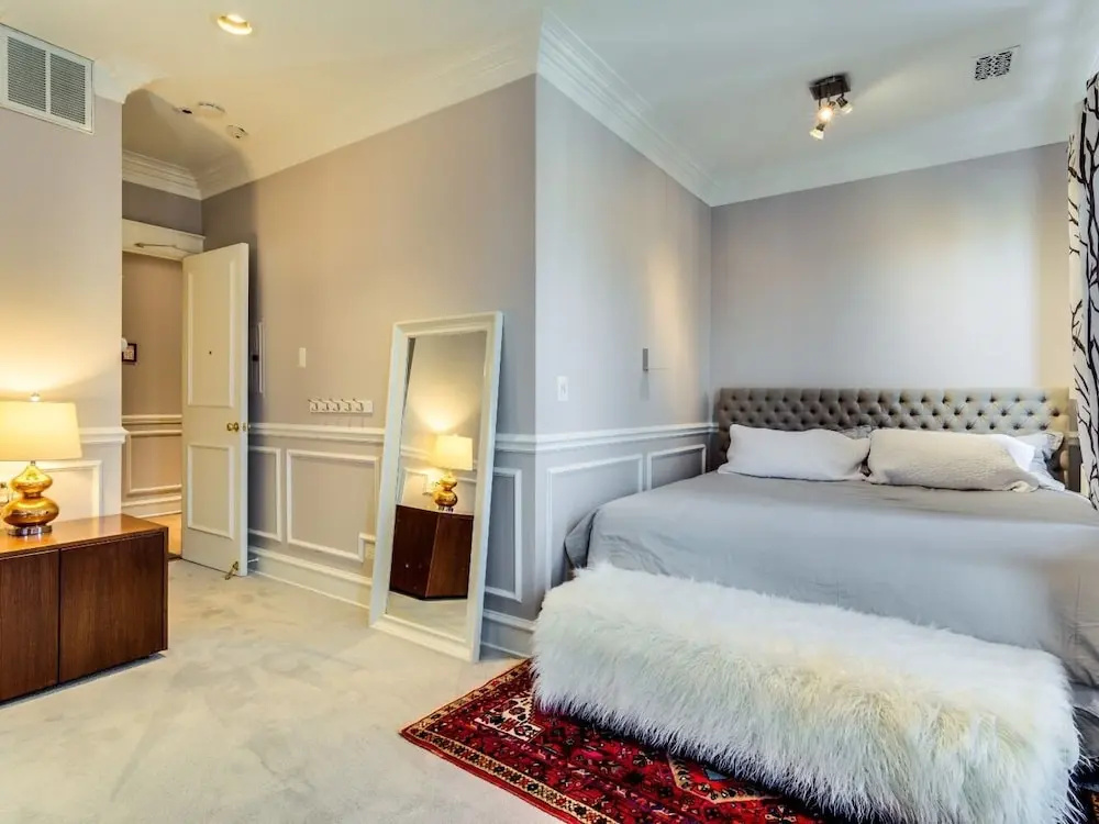 Deluxe Double room with city view (full double bed)