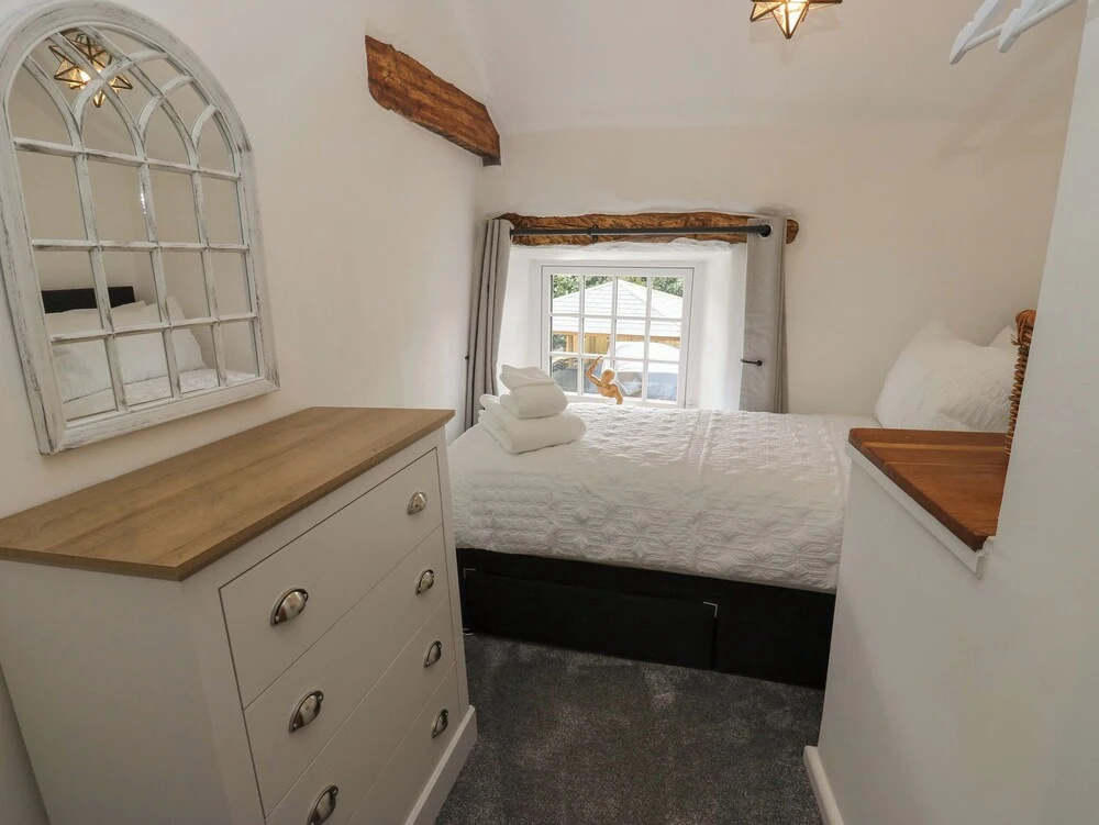 Lydgate Cottage — 4