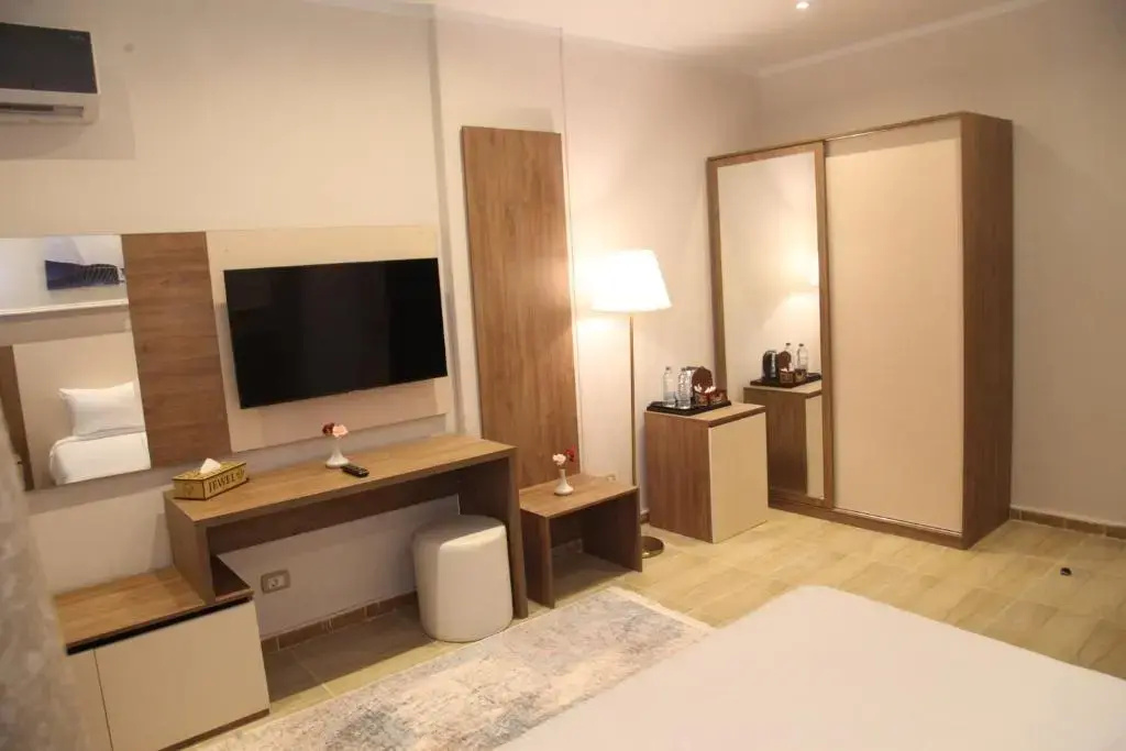 Standard Double room with pool view (full double bed)