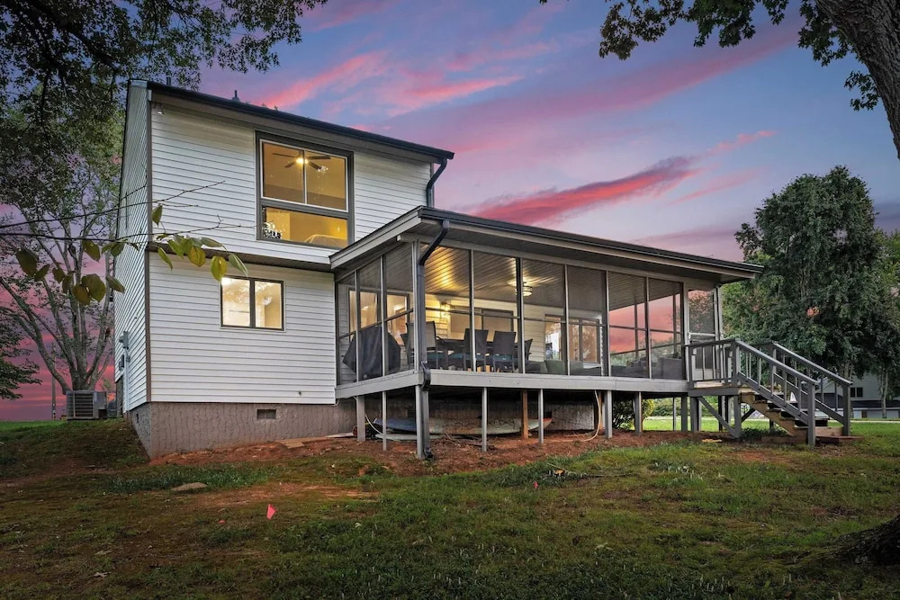 Stylish 3BR Waterfront Home w/ Sunset Porch + Access to Dining Sunsets on Shoreline by Avantstay