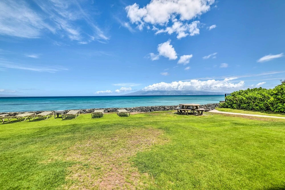 Beachfront Condo: Sunset Views & Pool Access!