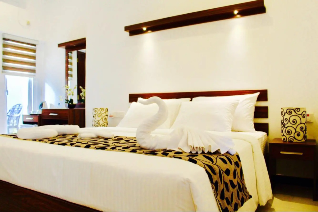 Deluxe Double room (full double bed)