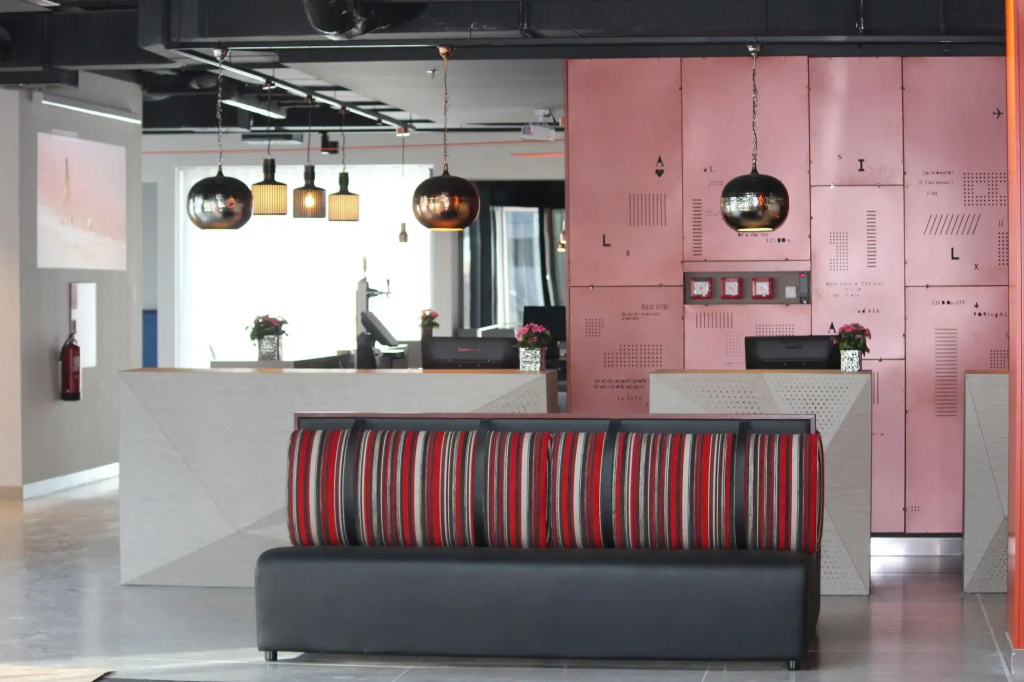 Lobby & Reception