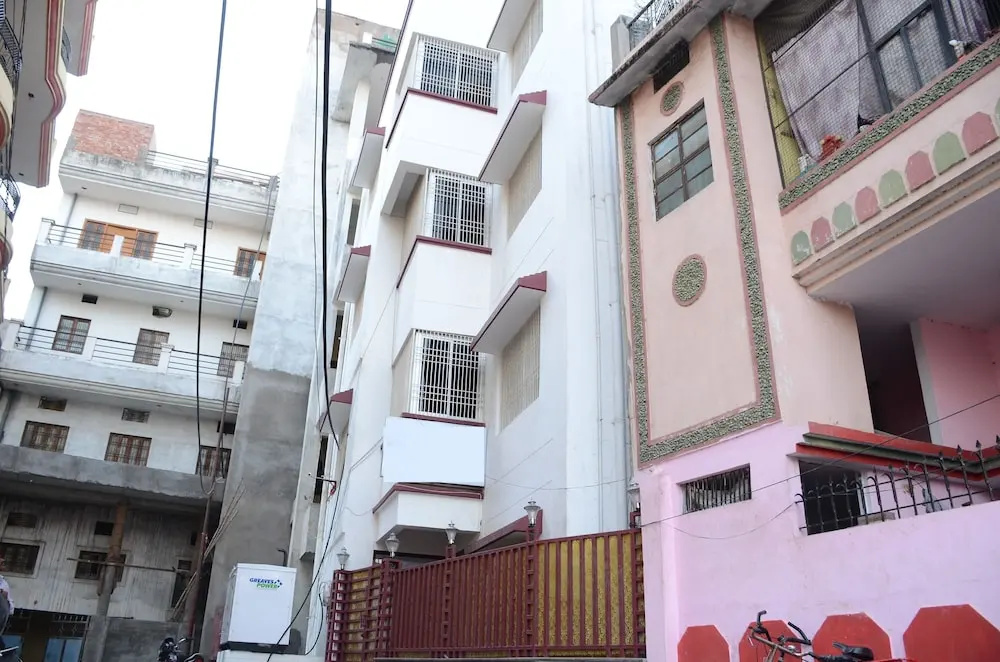 OYO 8448 Hotel Shyamal