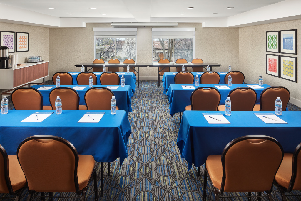 Holiday Inn Express Suites Belmont by IHG - Général