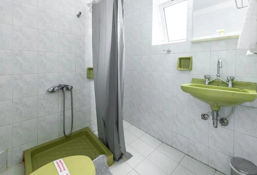 Deluxe Double room (full double bed)
