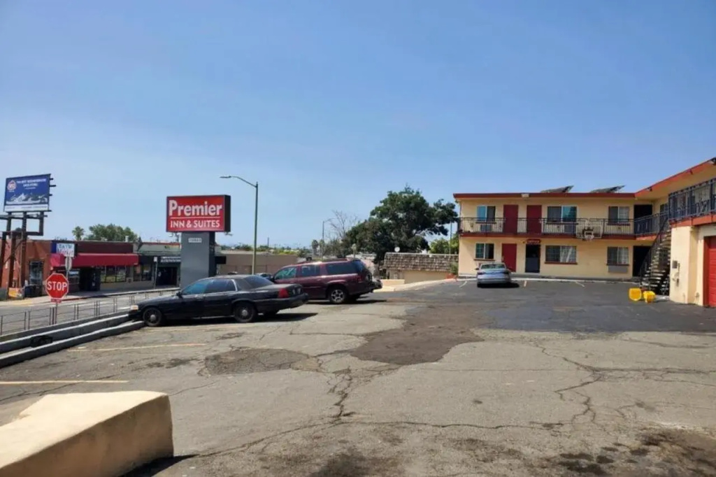 Premier Inn & Suites: фото 4