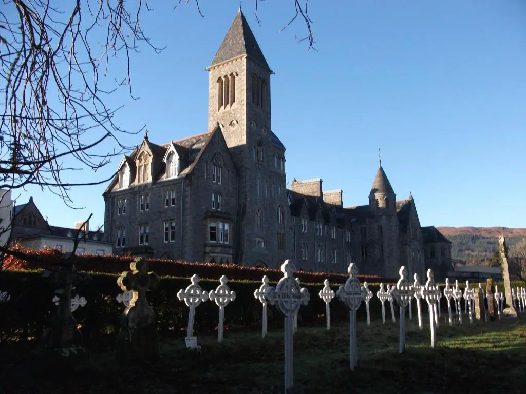 Torr Apartments - Highland Club