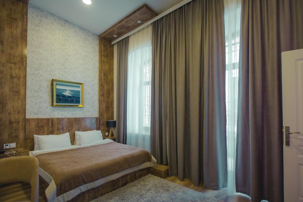Двухместный номер Standard с балконом двуспальная кровать в Royal Palace Hotel Baku