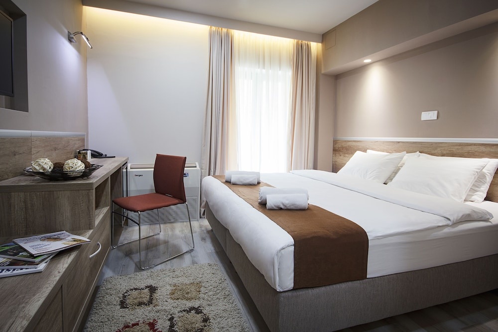 Hotel Junior — 5